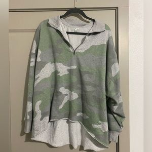 AERIE women’s camo pullover